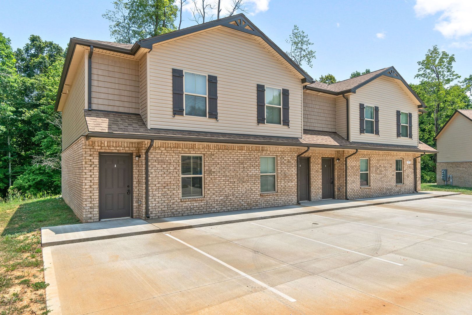 Clarksville Apartment: 223 Smithson Lane