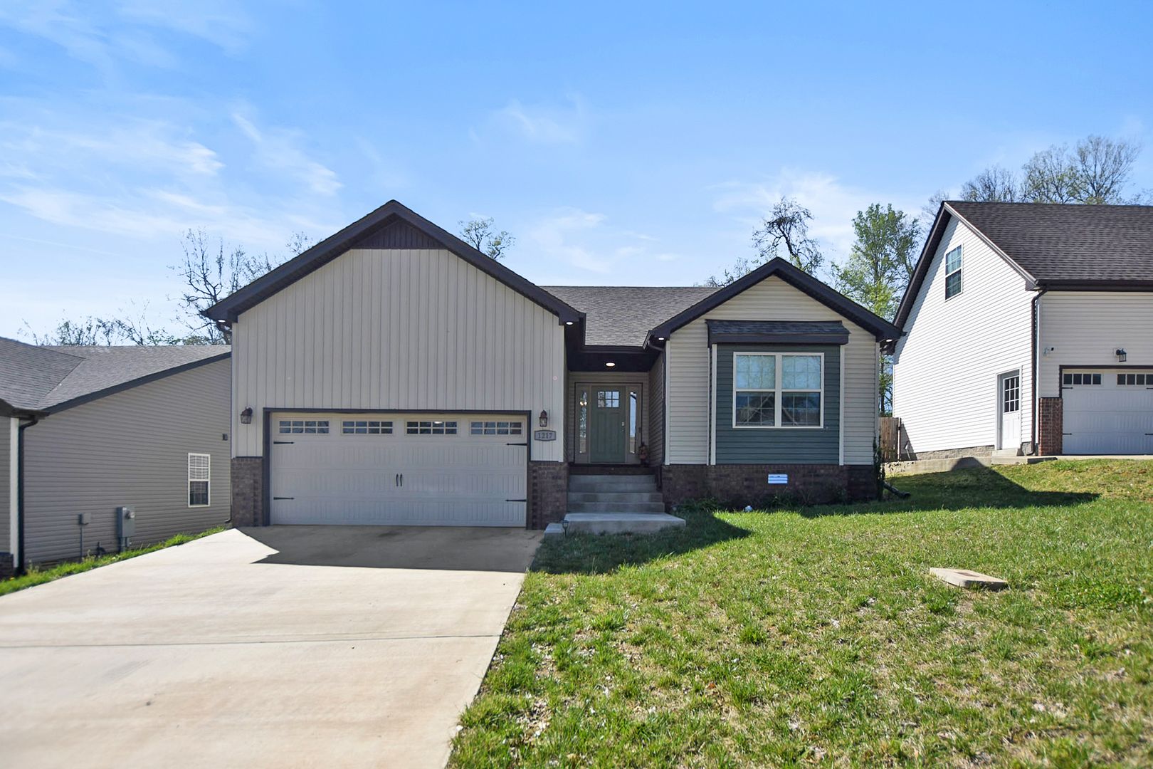 Clarksville House: 1217 Cardinal Creek Dr