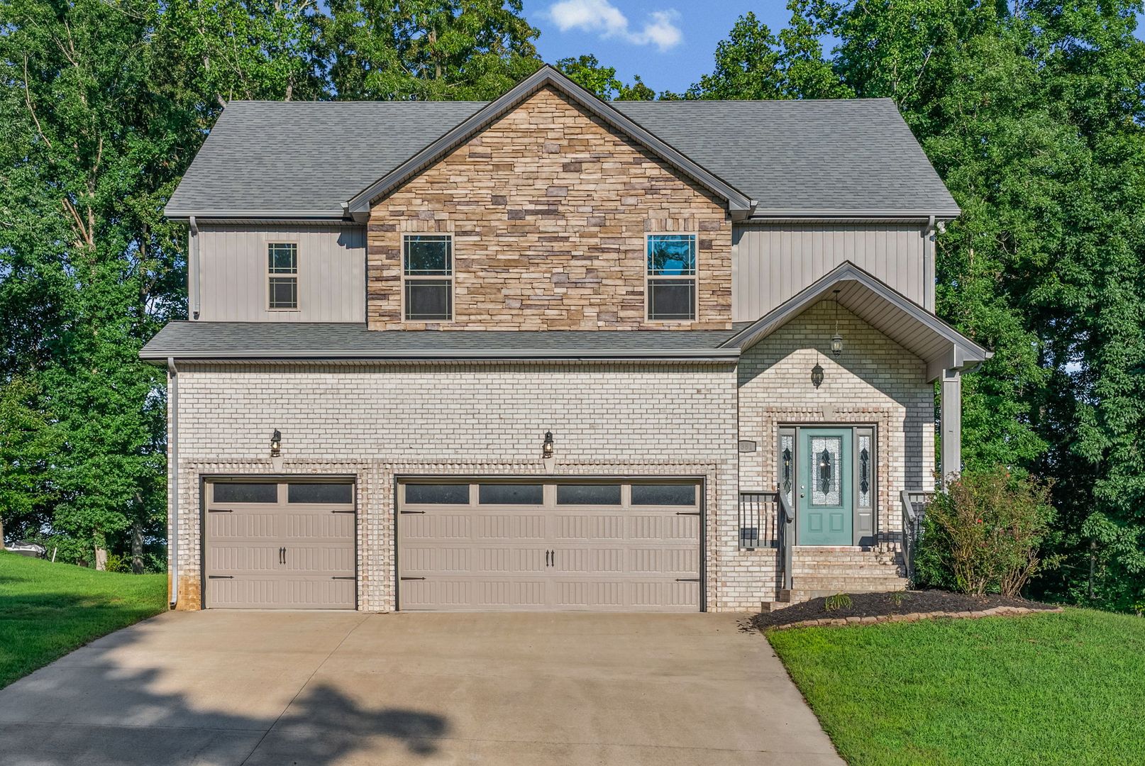 Clarksville House: 1381 Morning Star Dr