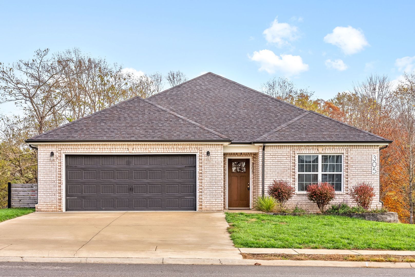 Clarksville House: 305 Wingfield Drive