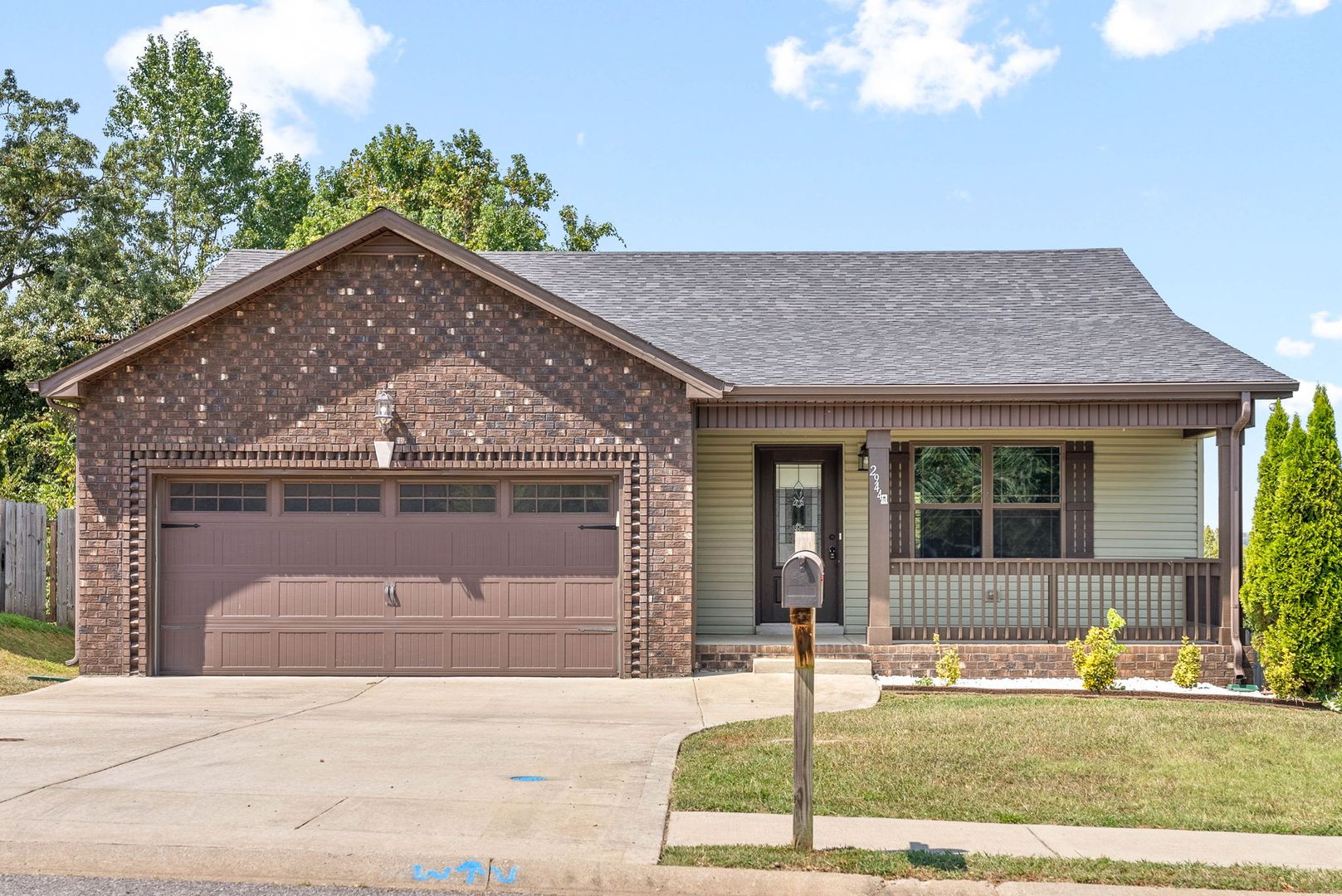 Clarksville House: 2944 Lancelot Ln