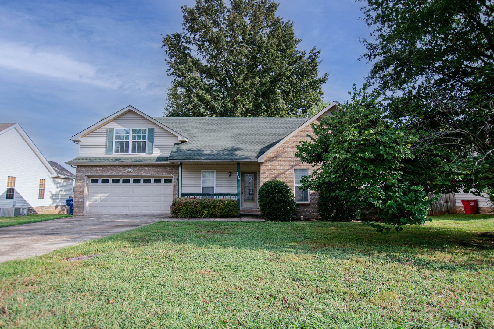 Clarksville House: 4060 New Grange Circle