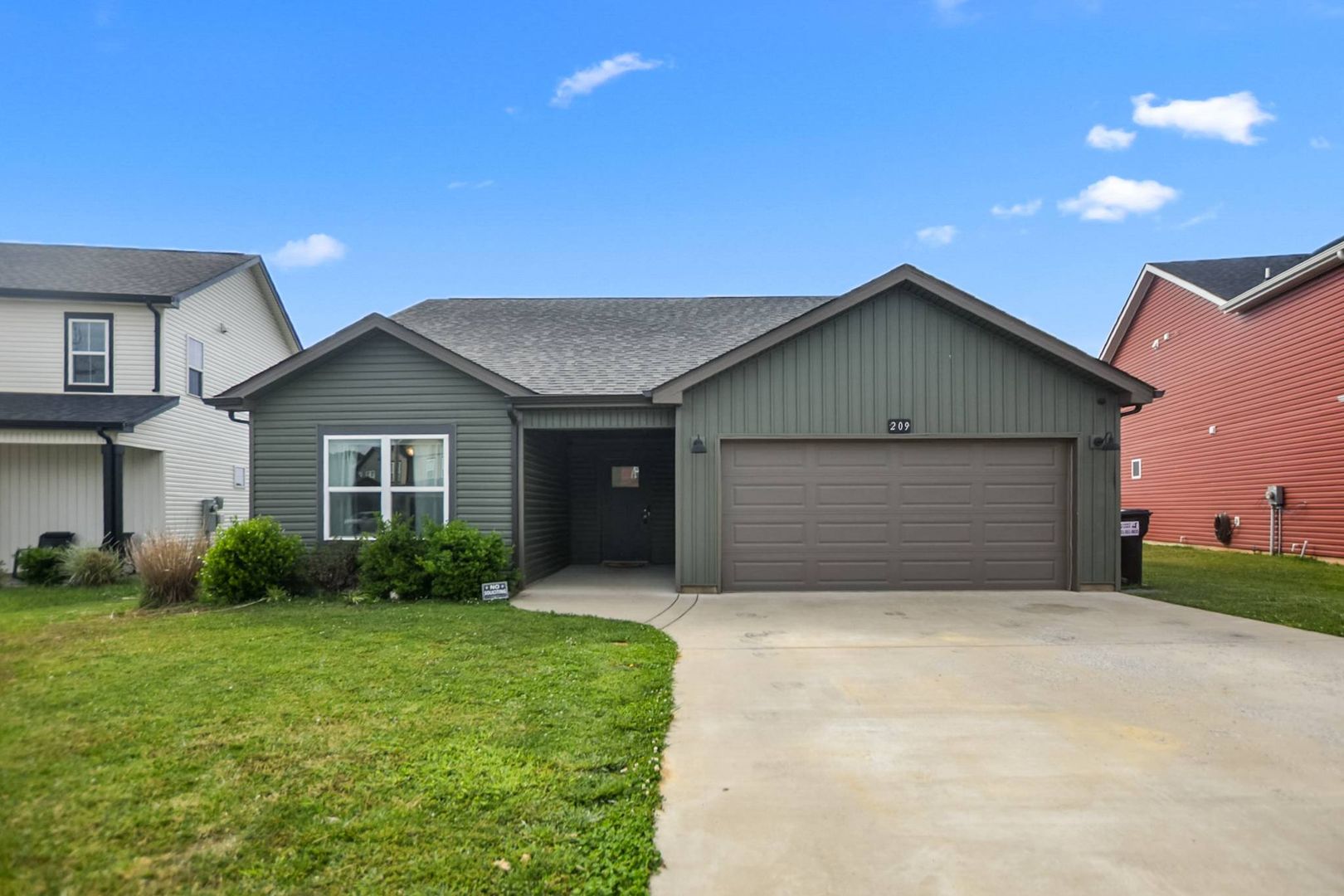 Clarksville House: 209 Clark Rd