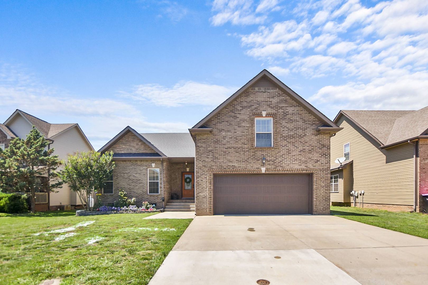 Clarksville House: 750 Cavalier Dr