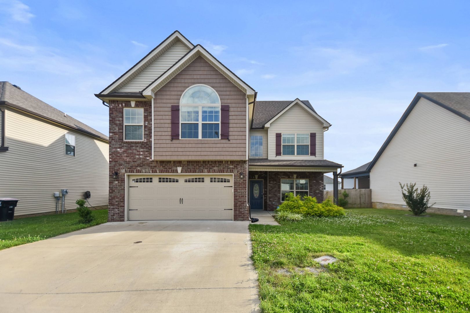 Clarksville House: 1032 Spicer Drive