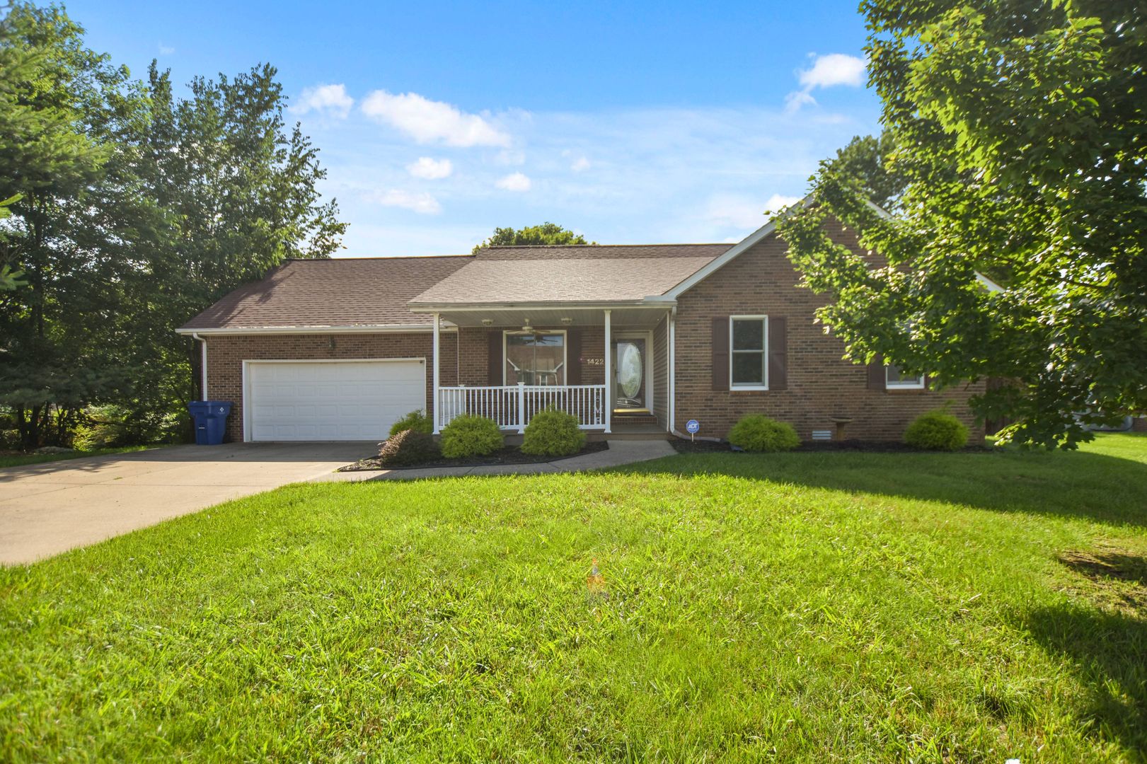 Clarksville House: 1422 Amy Ave