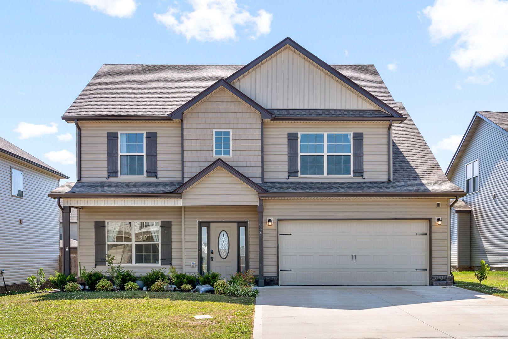 Clarksville House: 205 Elwell Rd