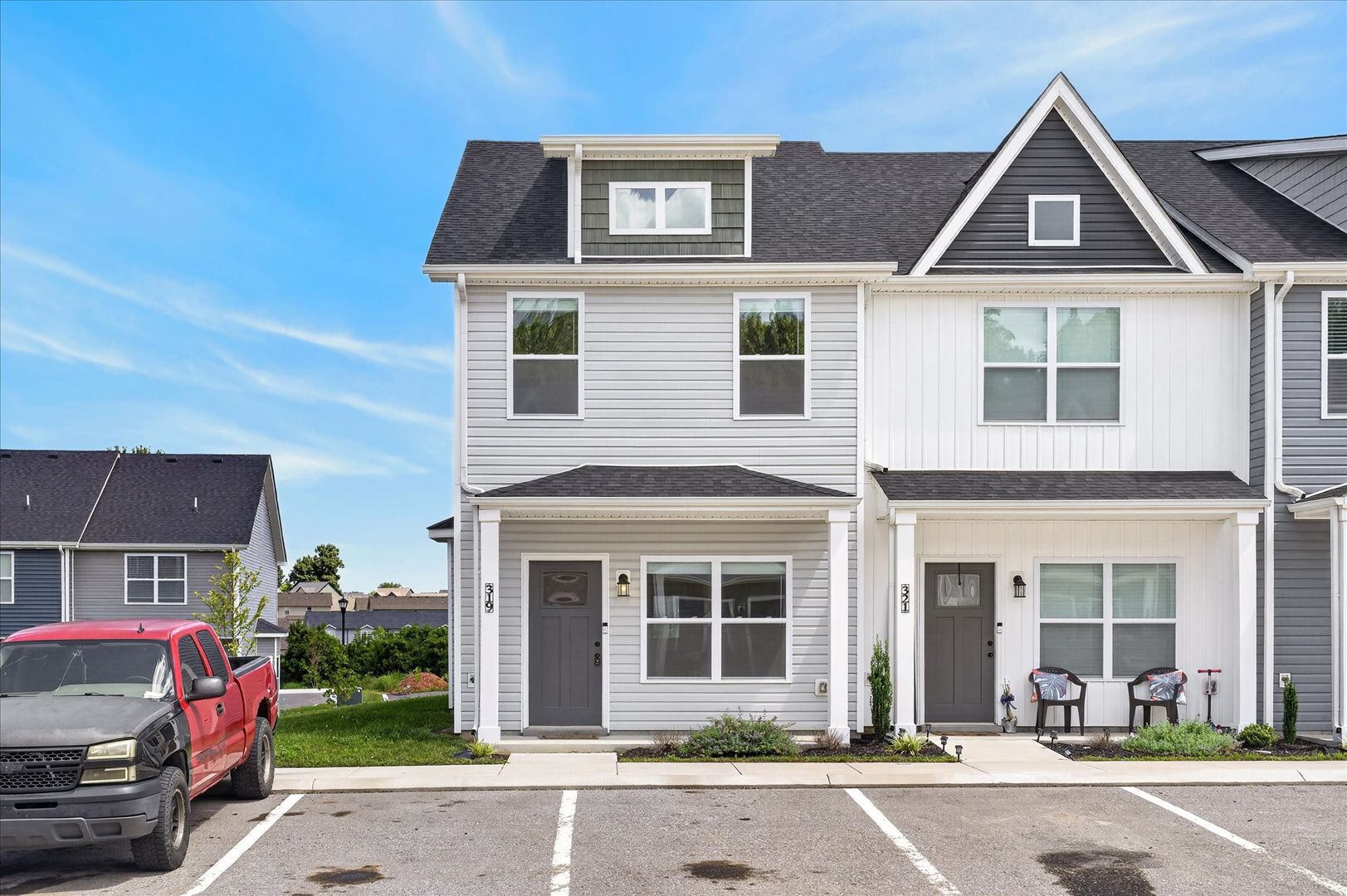 Clarksville House: 319 Front Ridge Cir