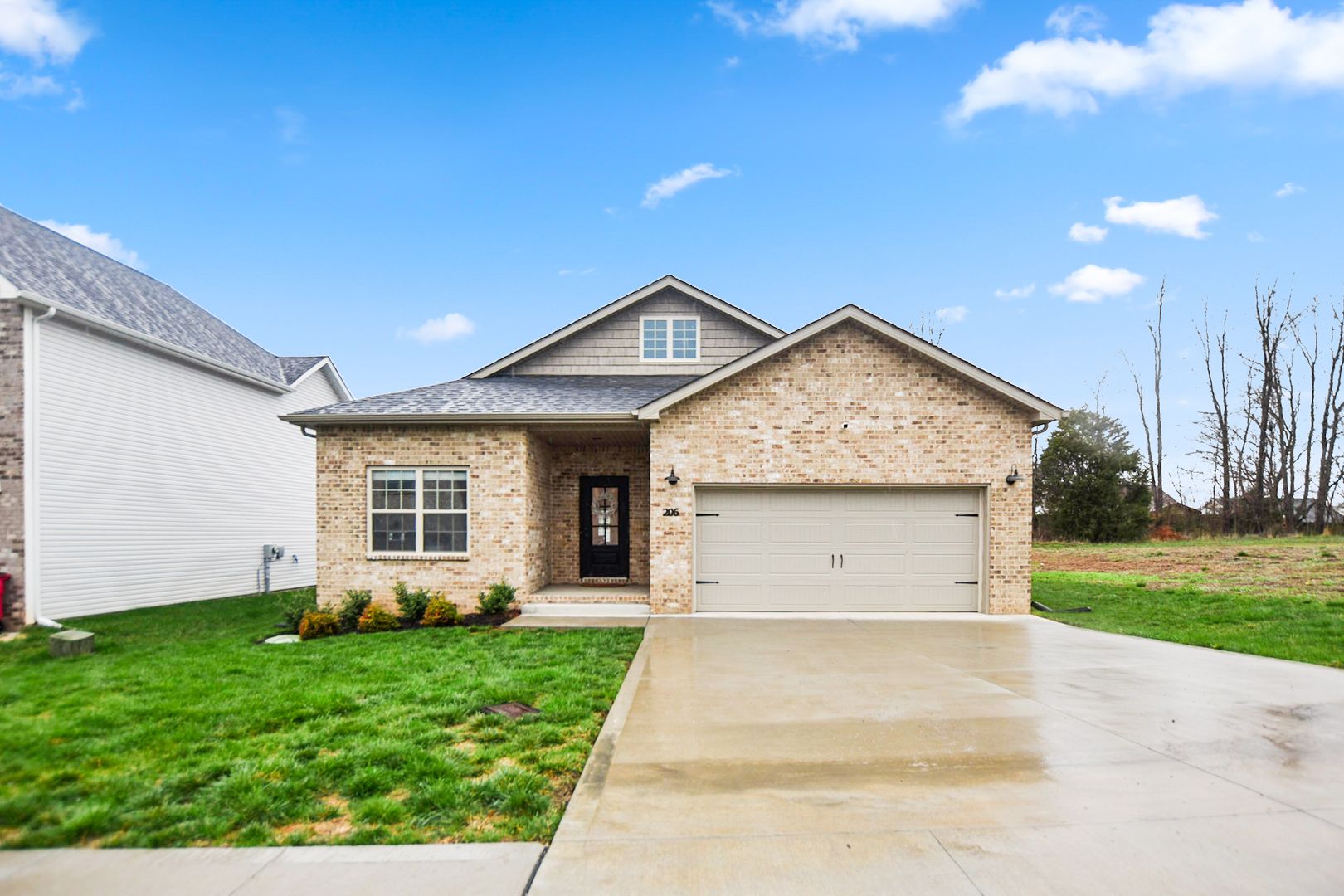 Clarksville House: 206 Olivette Ln