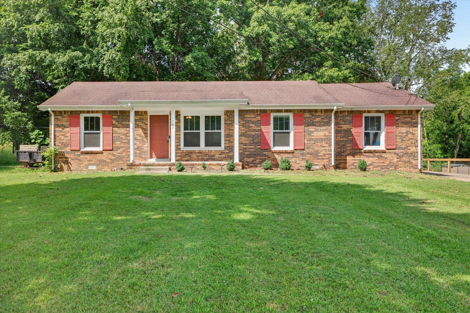 Clarksville House: 1785 Broadripple Drive
