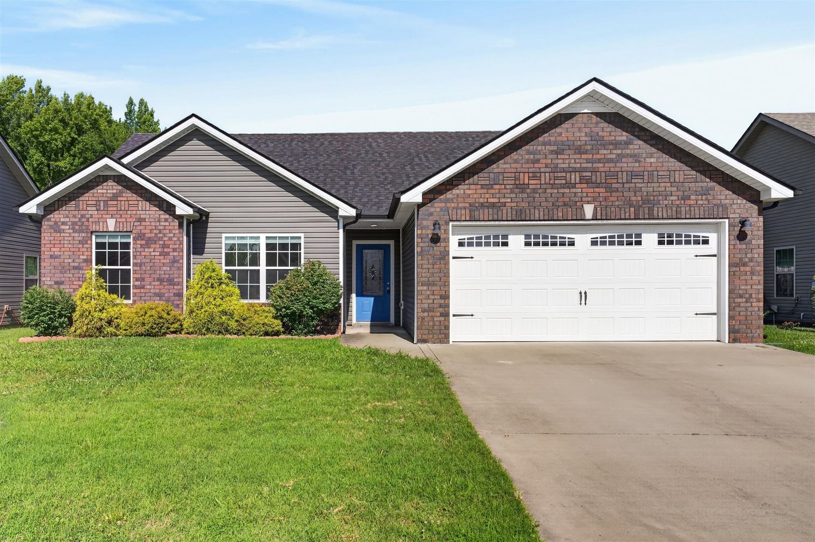 Clarksville House: 620 Hollow Crest