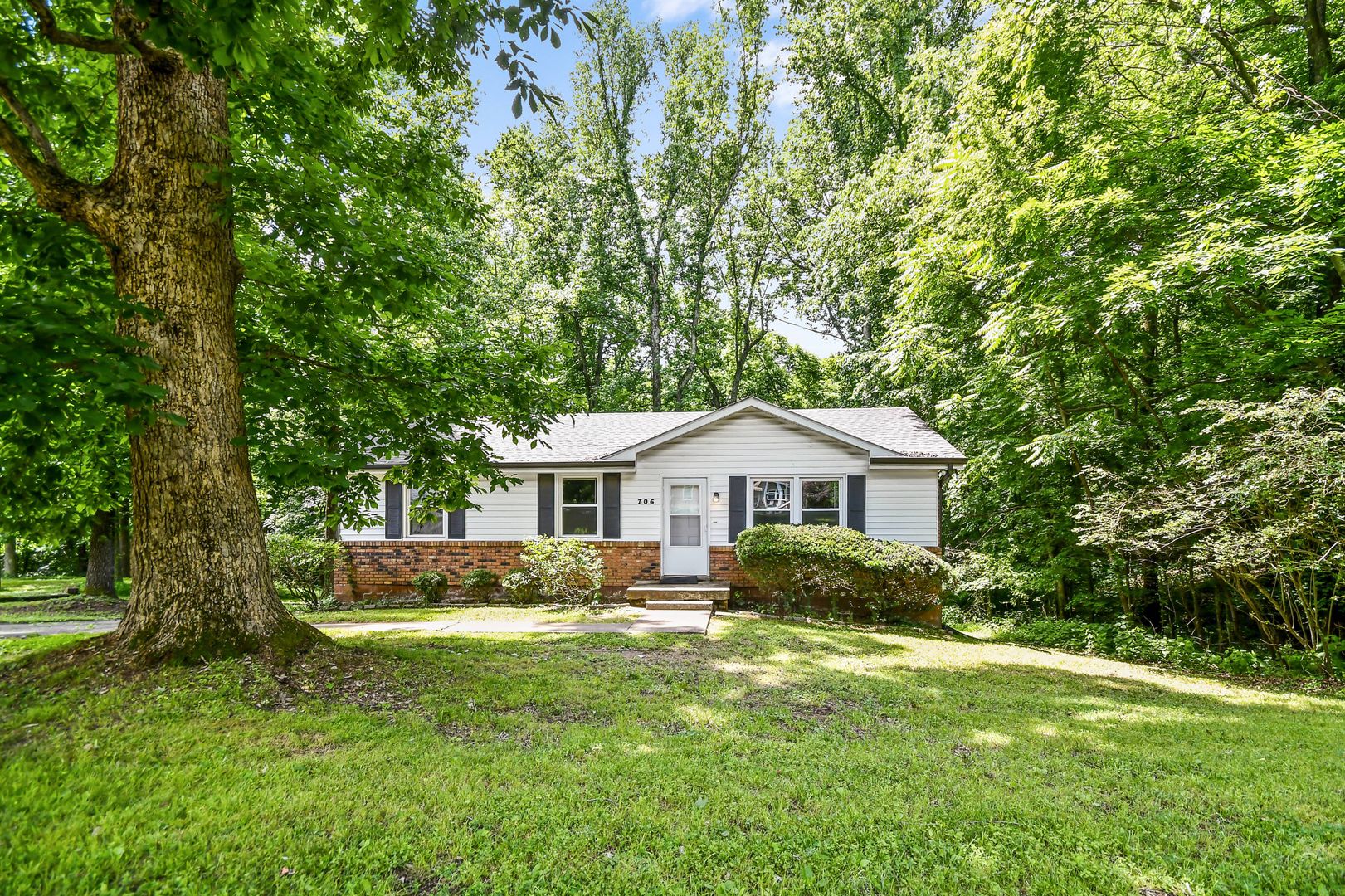 Clarksville House: 706 Kingsbury Road