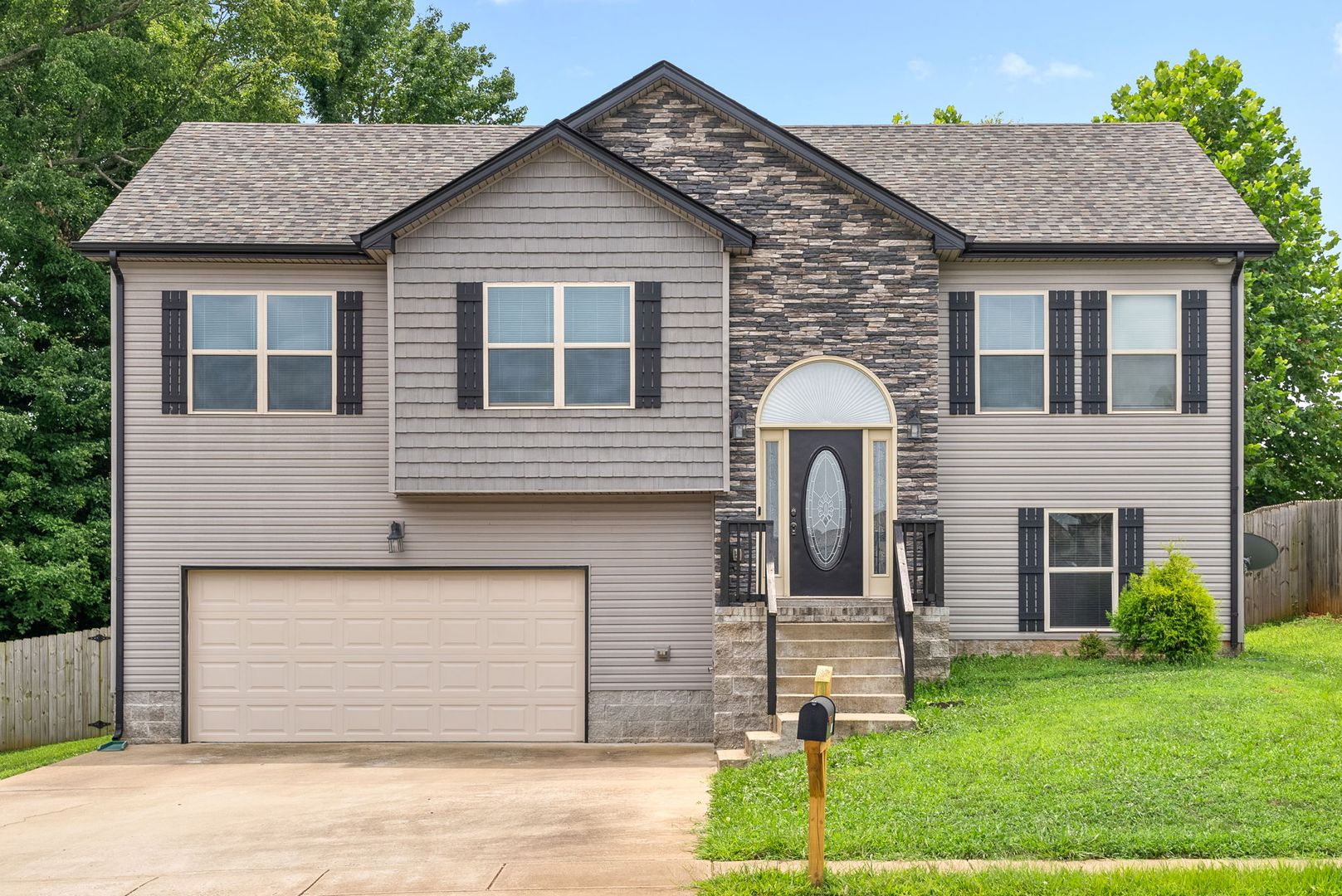 Clarksville House: 1428 Freedom Drive