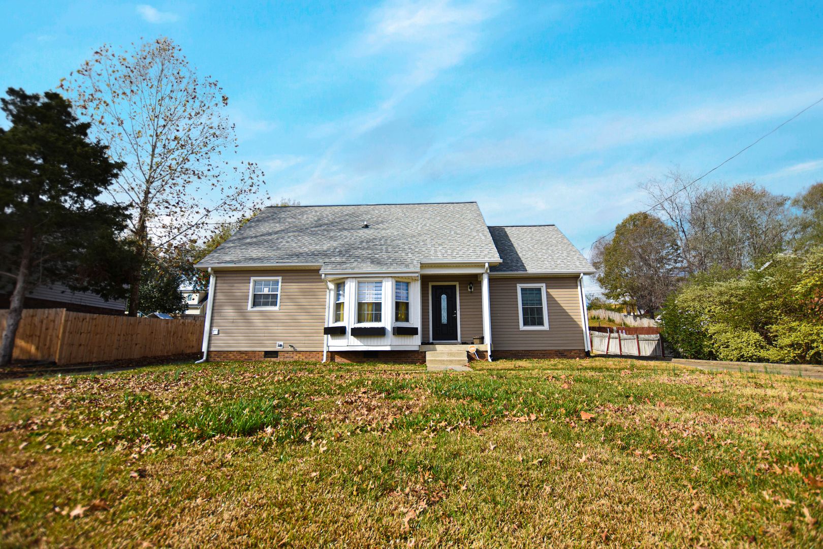 Clarksville House: 422 Cook Drive