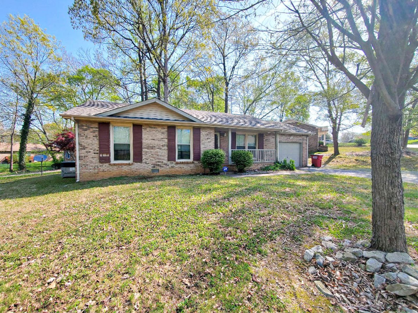 Clarksville House: 201 Mill Creek Road