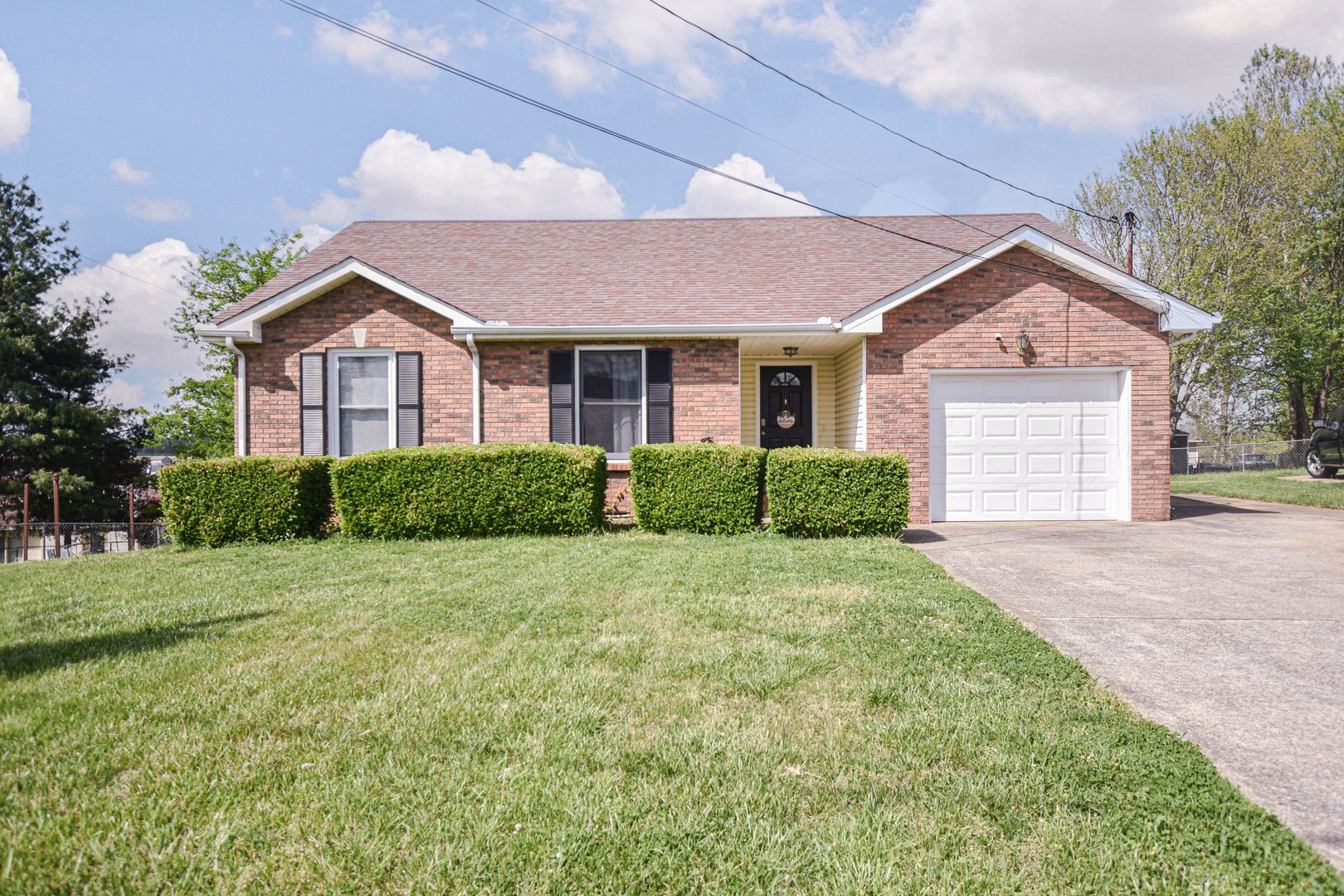 Clarksville House: 204 Windmeade Cir
