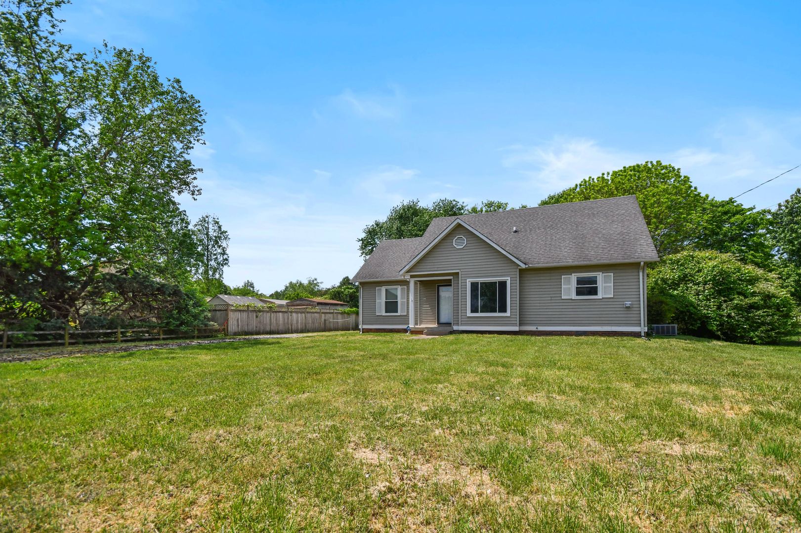 Clarksville House: 3394 Minor Dr