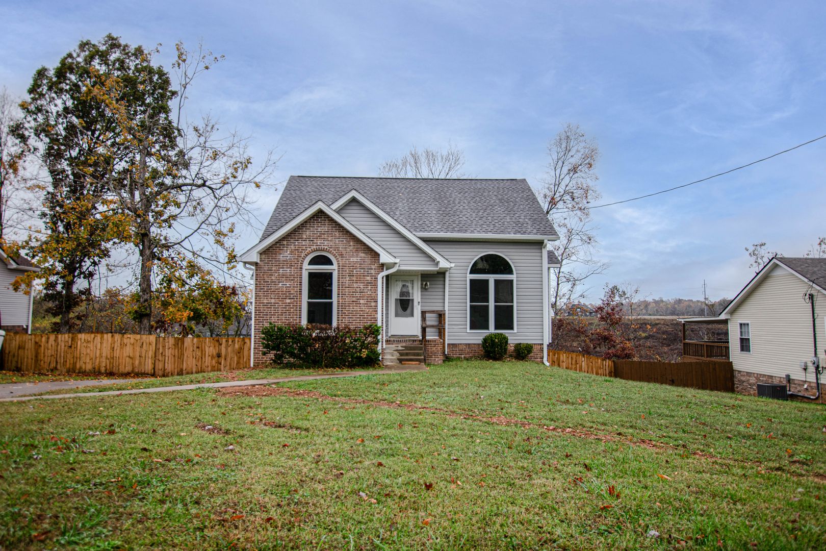 Clarksville House: 125 Whitehall Dr