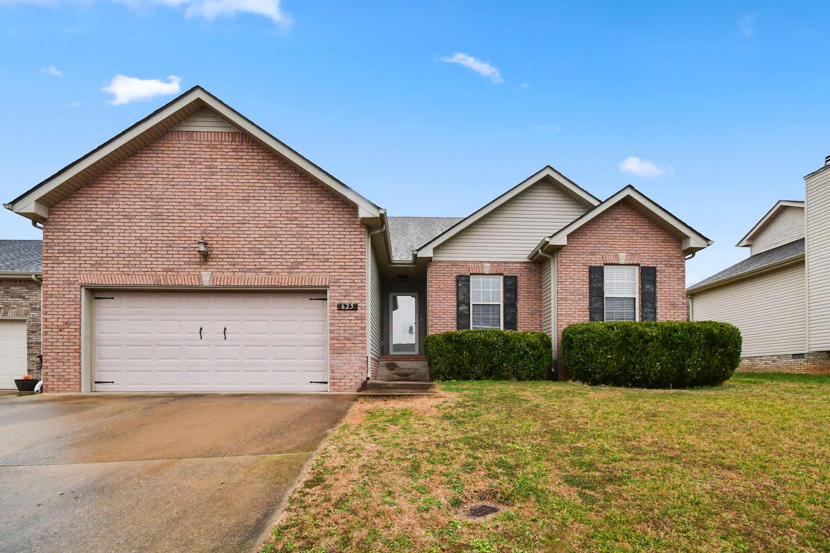Clarksville House: 625 Wolfchase Drive