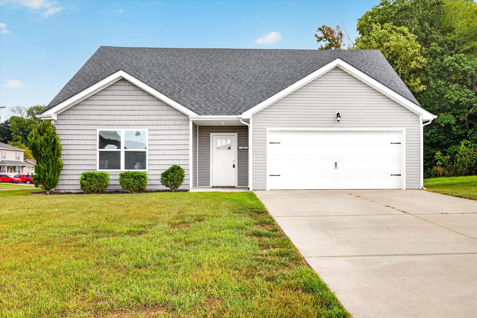 Clarksville House: 101 Cotton Ct