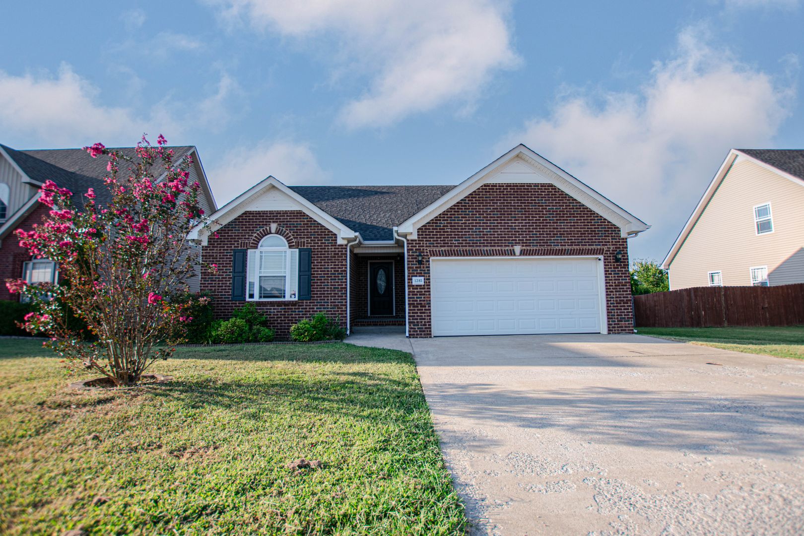 Clarksville House: 1285 Allmon Dr