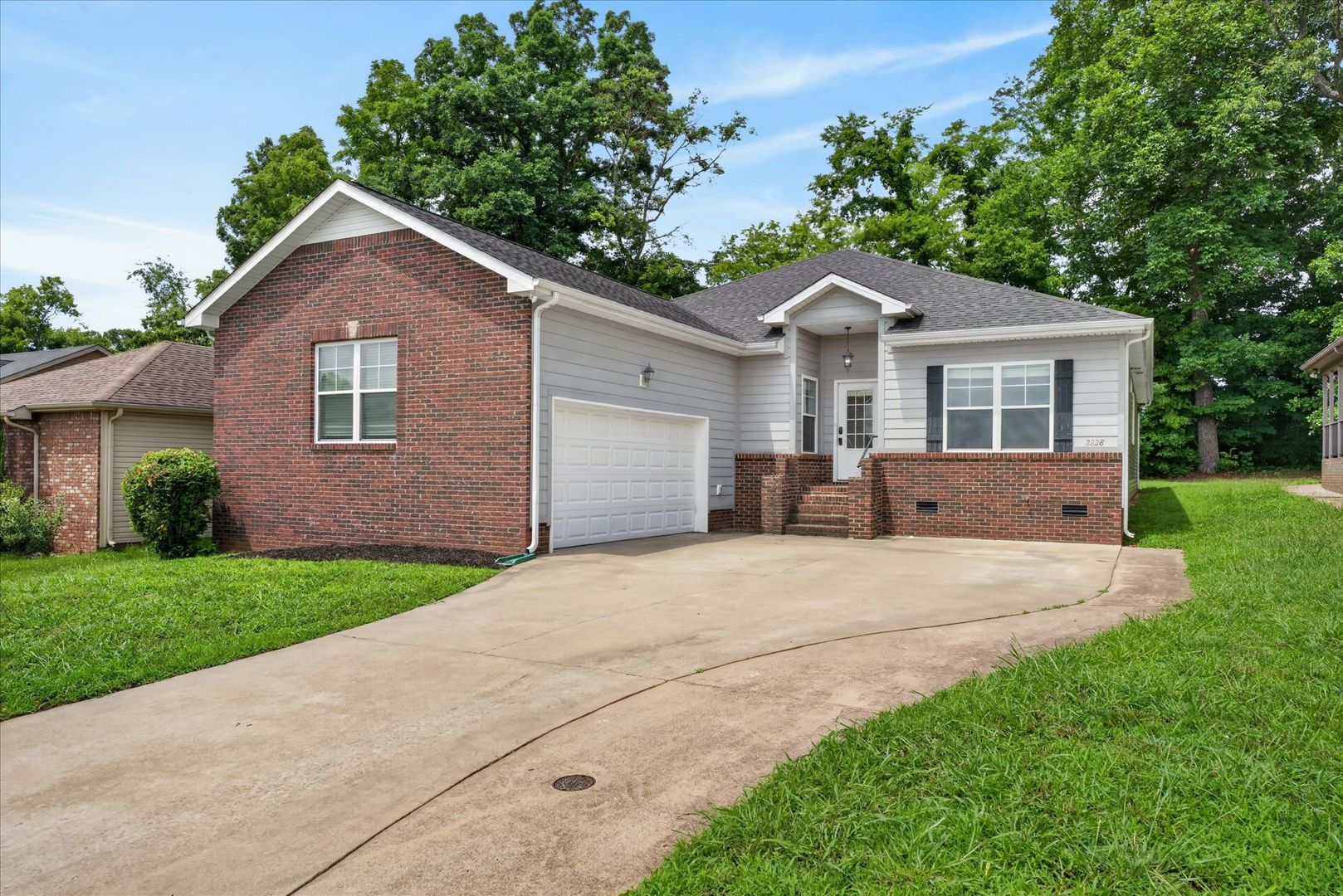 Clarksville House: 2228 Killington Drive