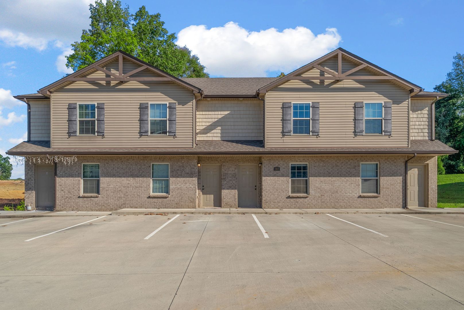 Clarksville Apartment: 165 Center Pointe Drive