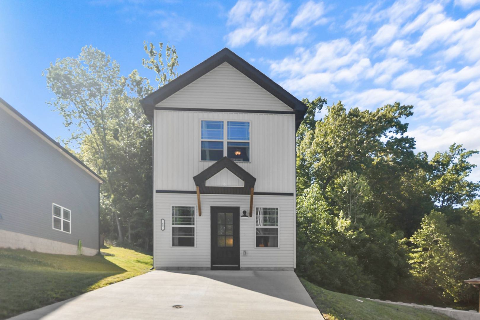 Clarksville House: 60 Cave Springs Rd