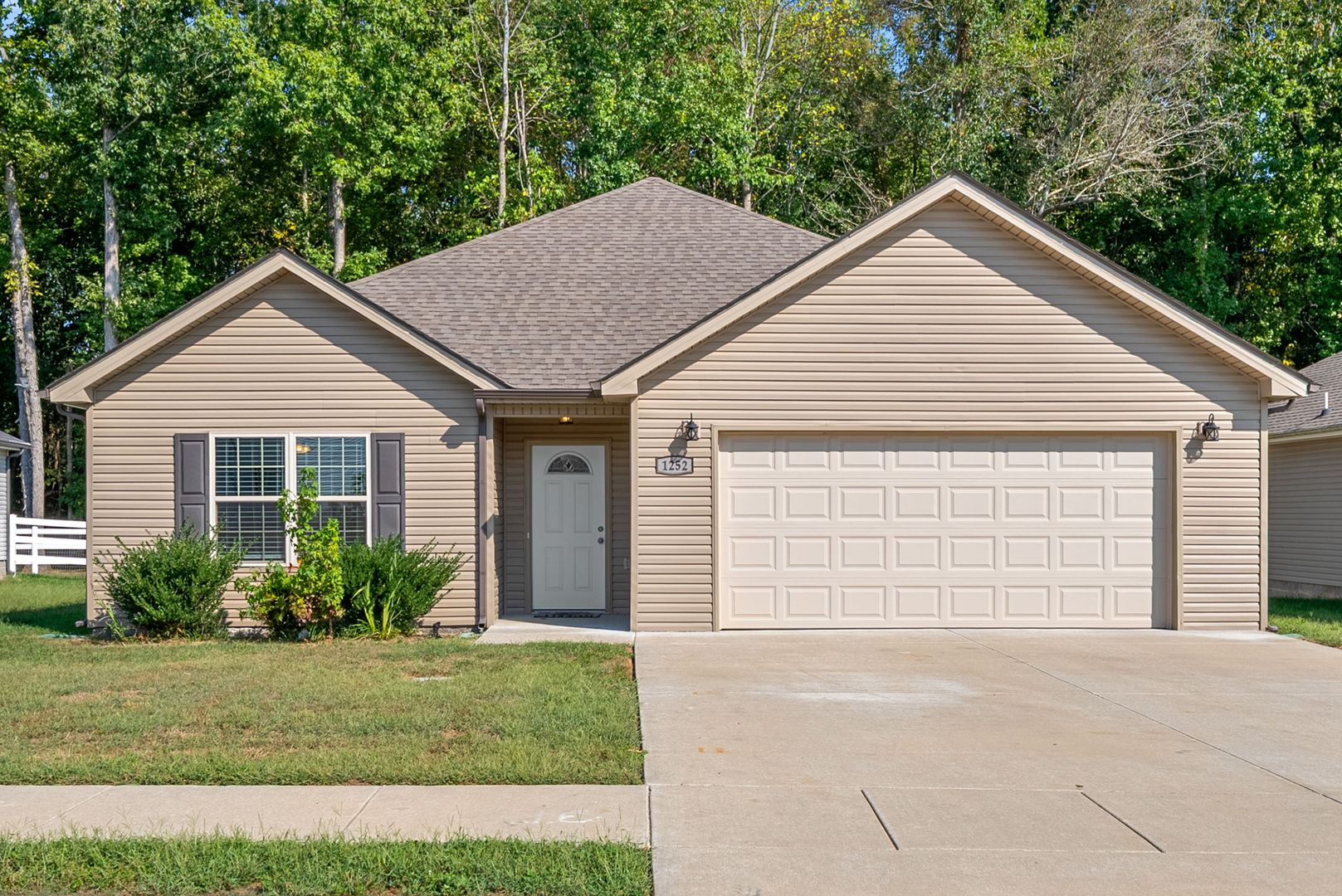 Clarksville House: 1252 Magnum Dr