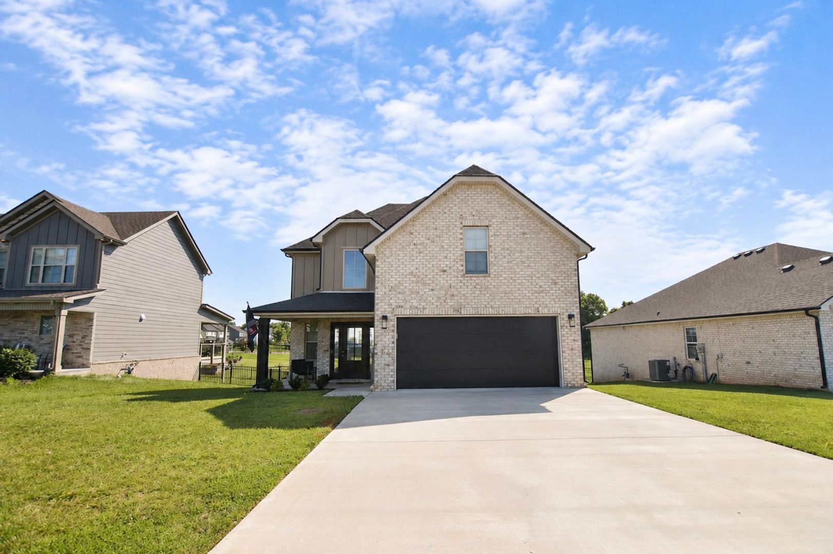Clarksville House: 393 Frontier Dr