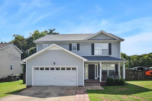 Pet Friendly Three Bedroom with Bonus! – photo 1