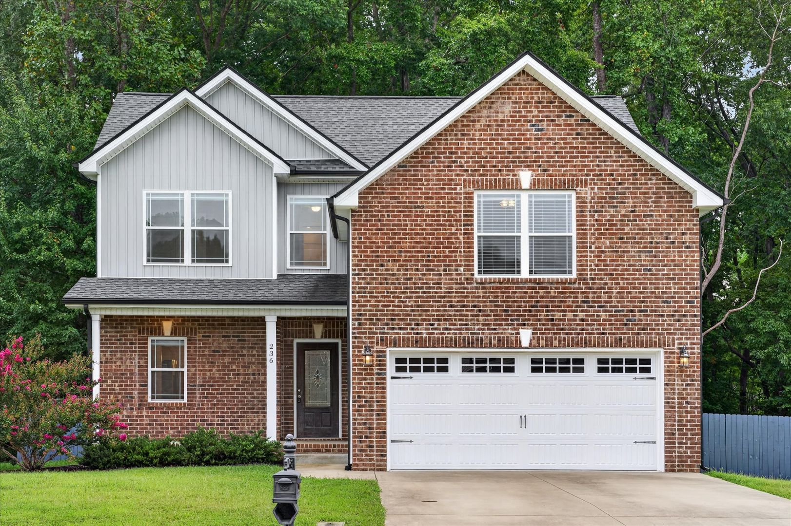 Clarksville House: 236 Towes Lane