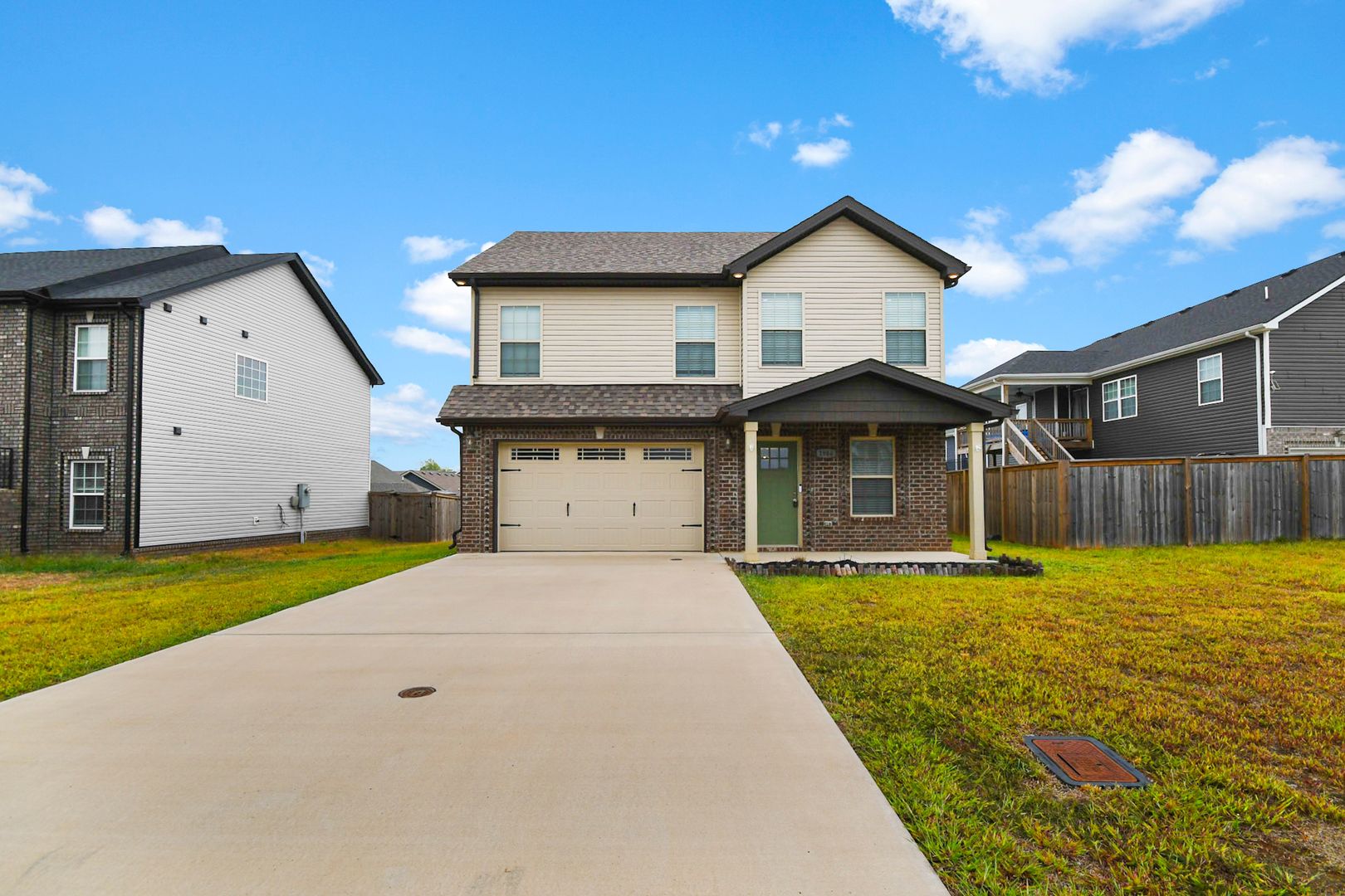 Clarksville House: 1984 Sydney Louise Dr