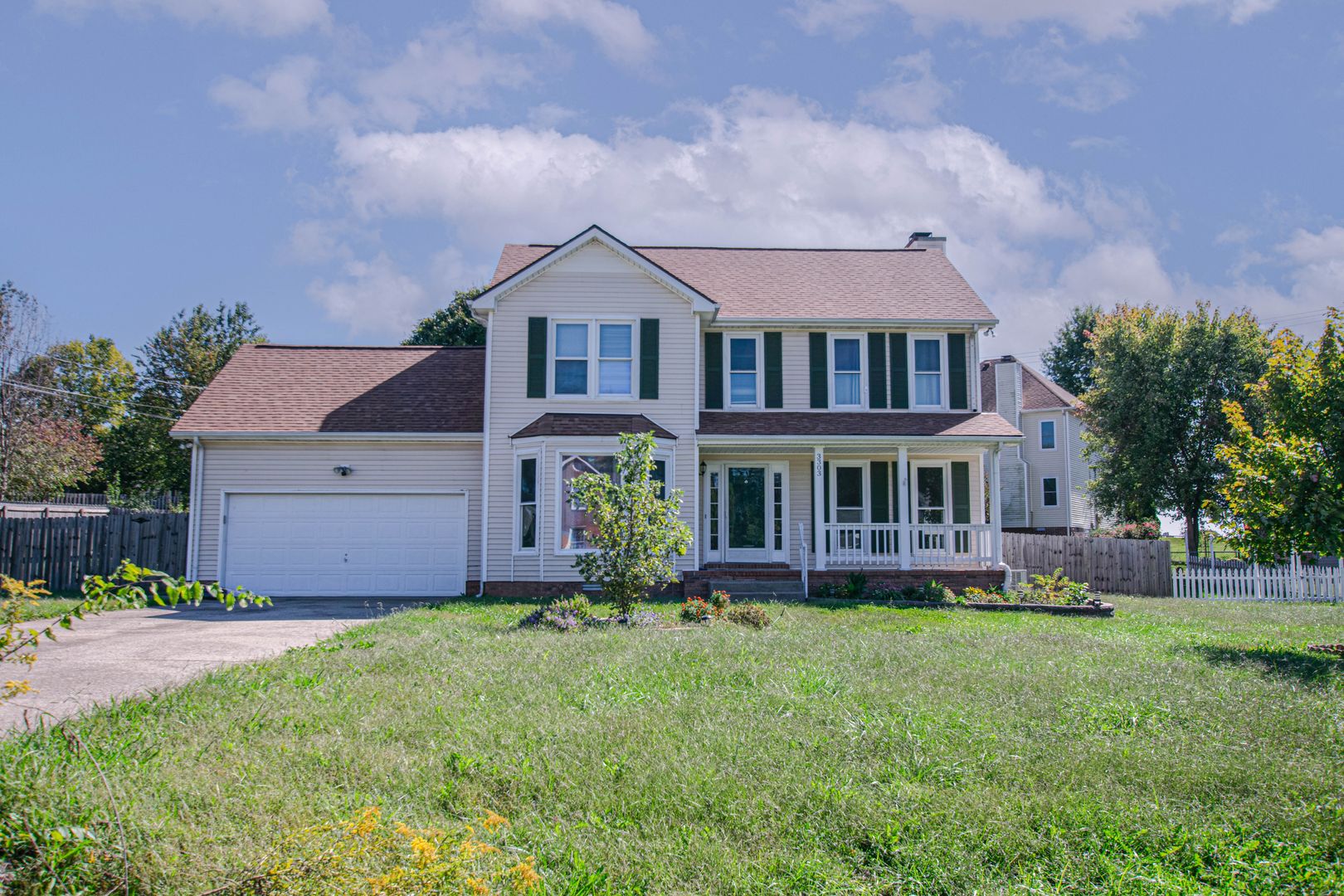 Clarksville House: 3303 N Henderson Way