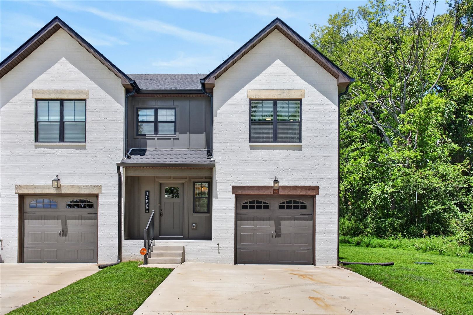 Pleasant View House: 1088 Old Clarksville Pike Unit B