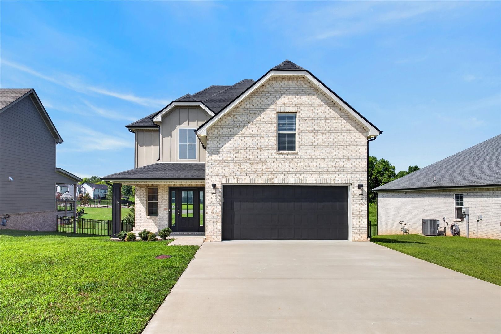 Clarksville House: 393 Frontier Dr
