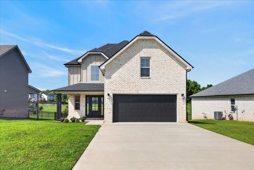 Pet Friendly Three Bedroom with Bonus! – photo 1