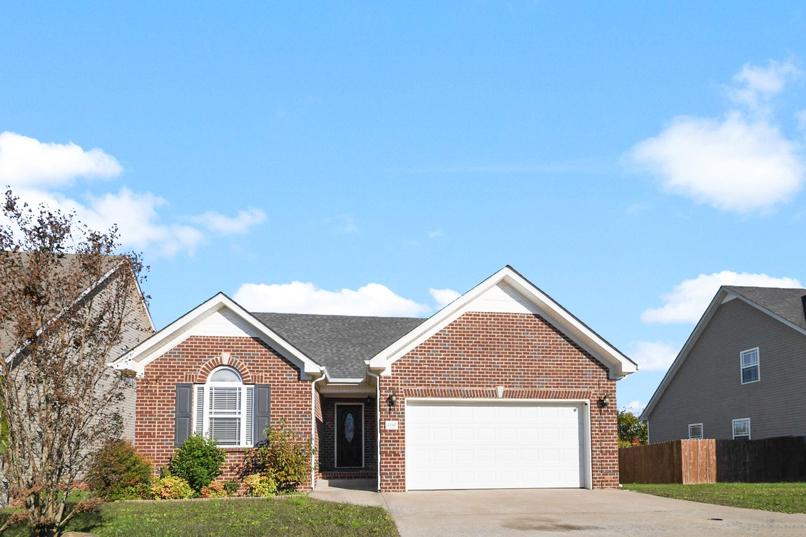 Clarksville House: 1285 Allmon Dr