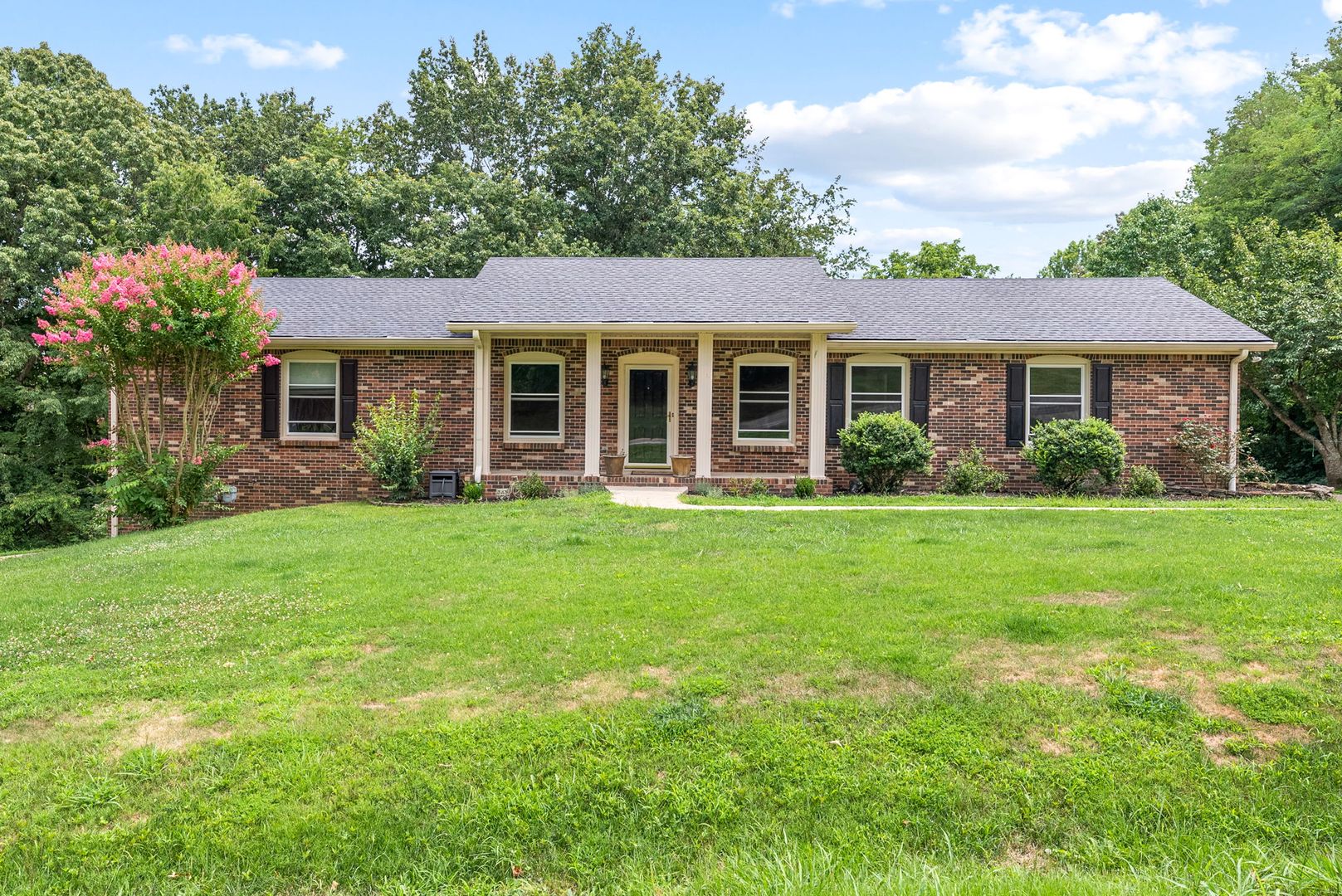 Clarksville House: 507 Hay Market Rd