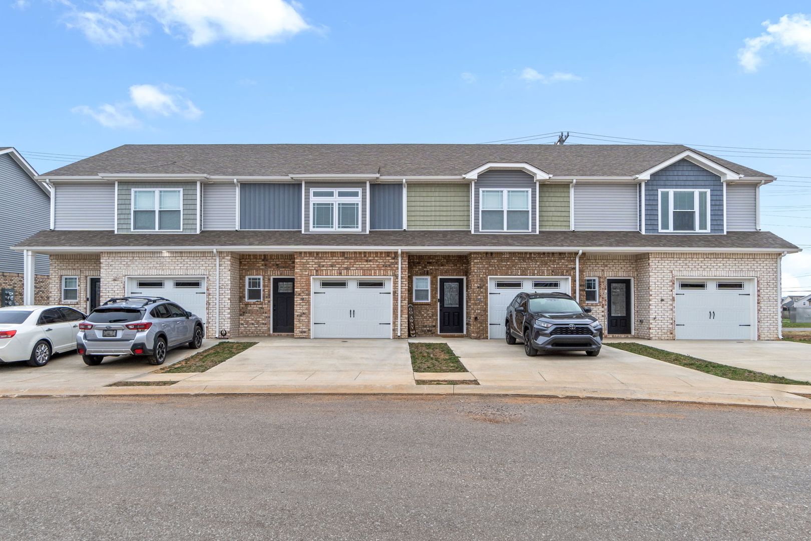 Clarksville House: 352 Fallow Circle