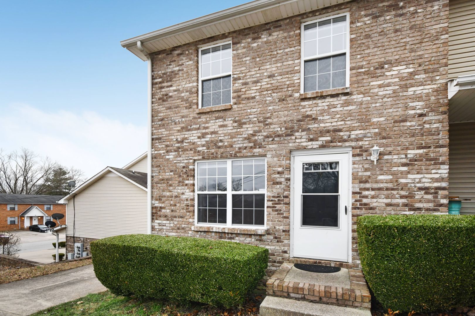 Clarksville House: 560 Hietts Lane #5