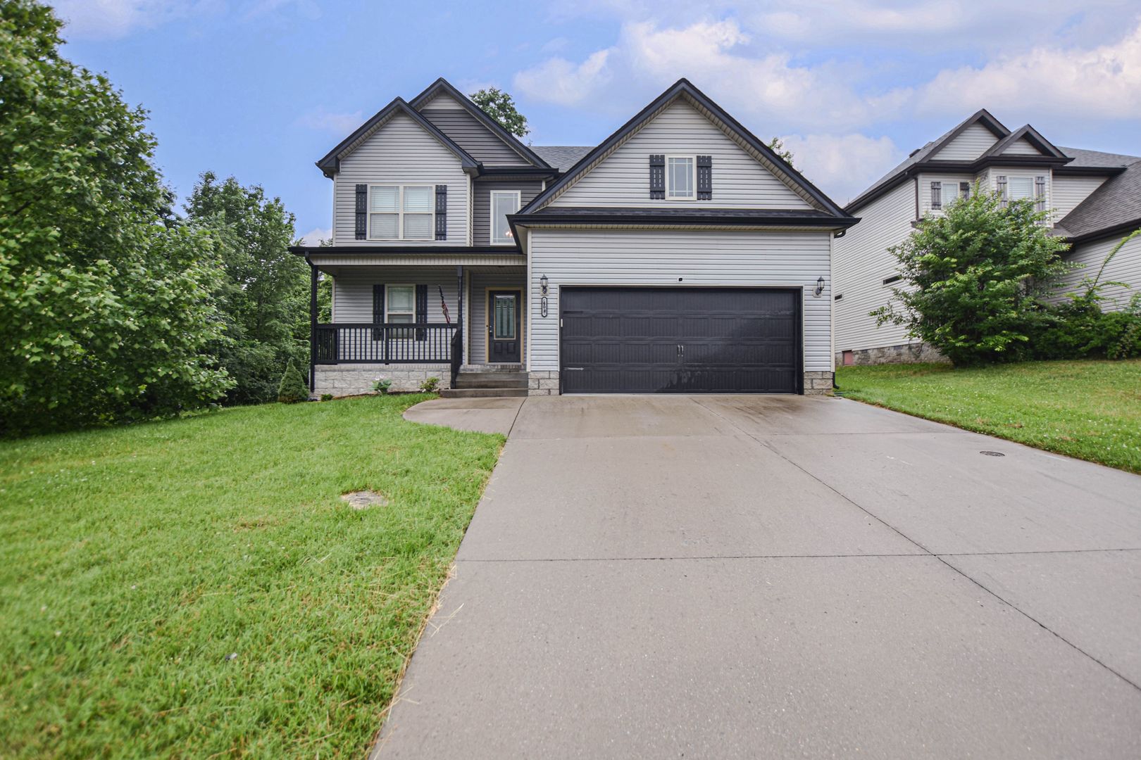 Clarksville House: 404 Sapling St