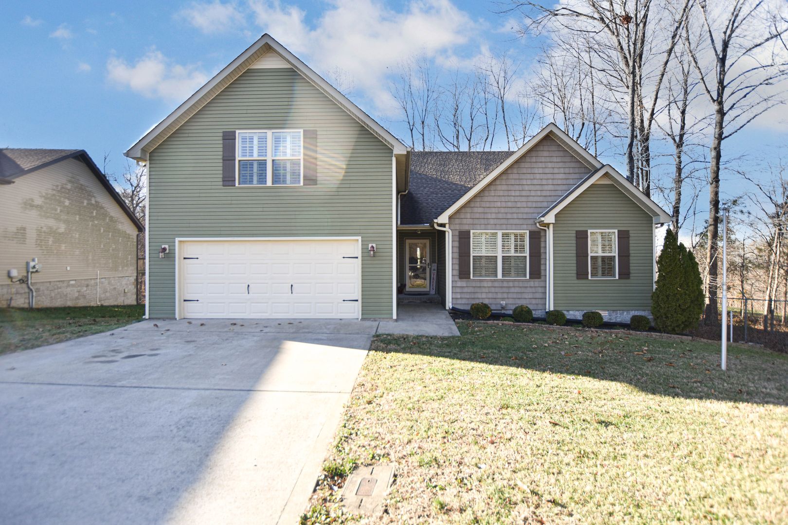 Clarksville House: 450 Cyprus Court