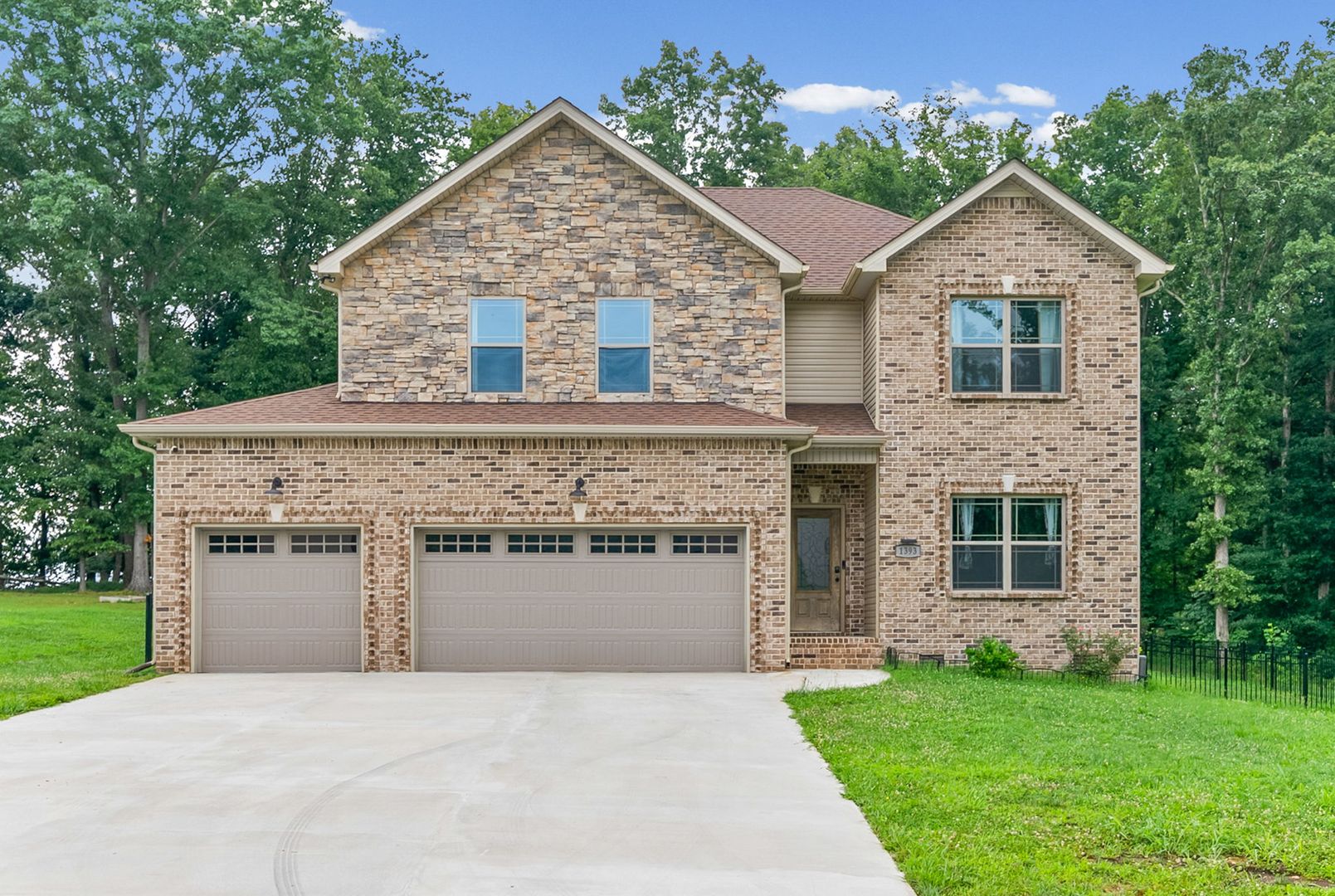 Clarksville House: 1393 Morning Star Drive