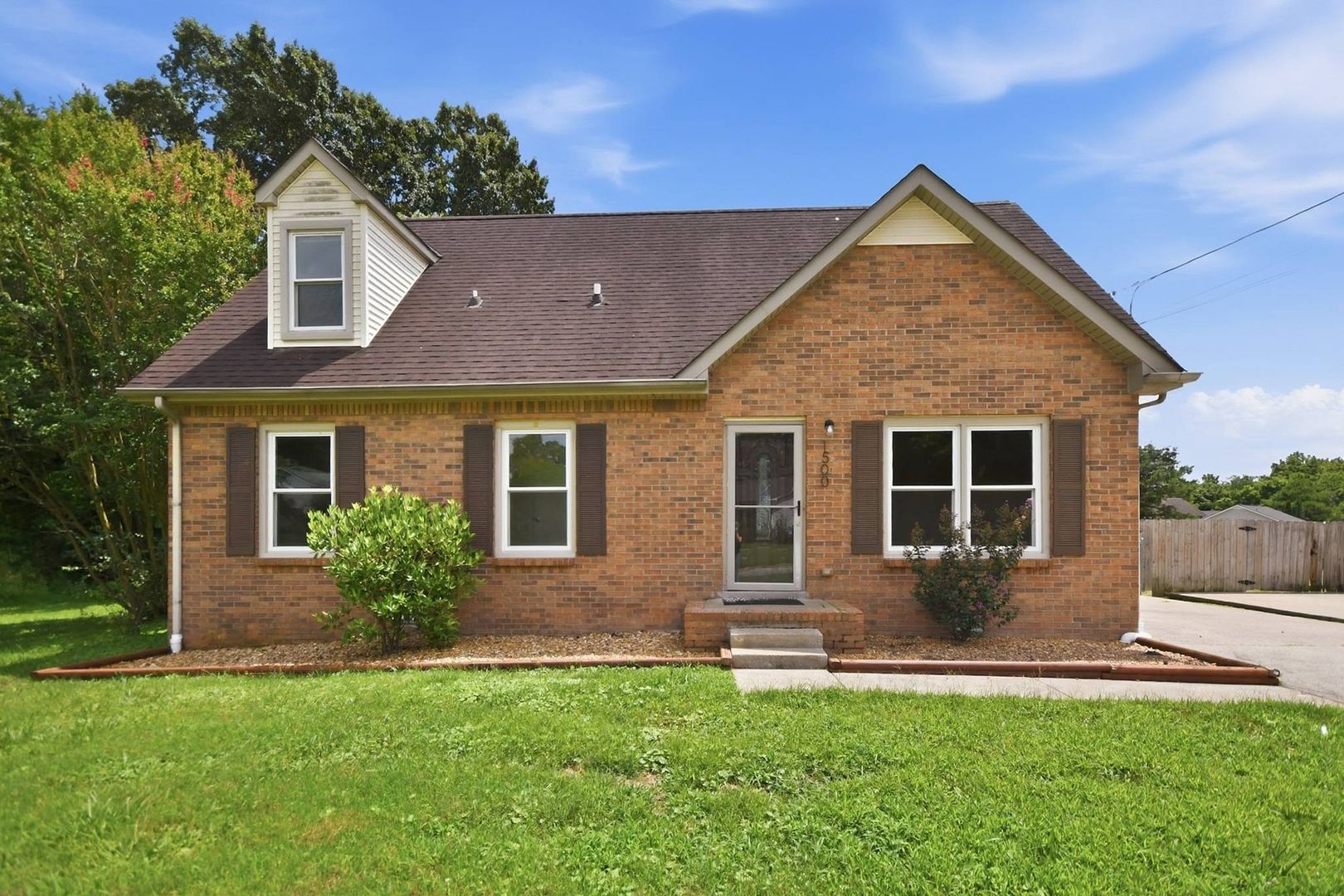 Clarksville House: 1500 Sunshine Dr