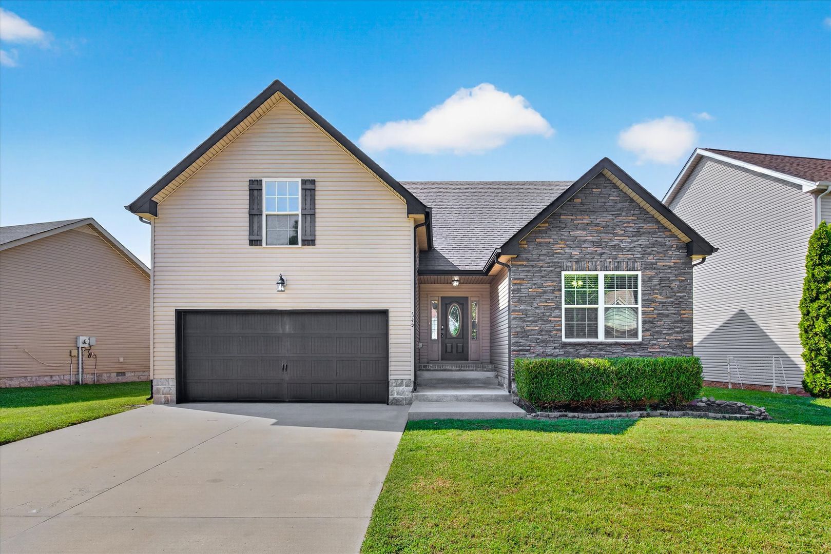Clarksville House: 645 Fox Hound Dr