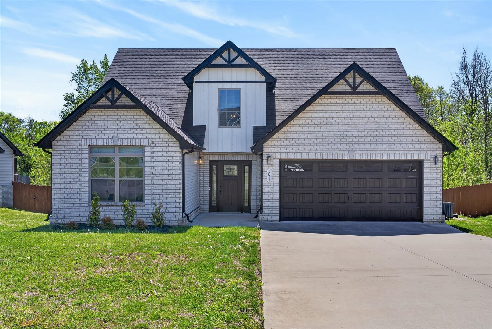 Clarksville House: 1071 Barnhill Rd