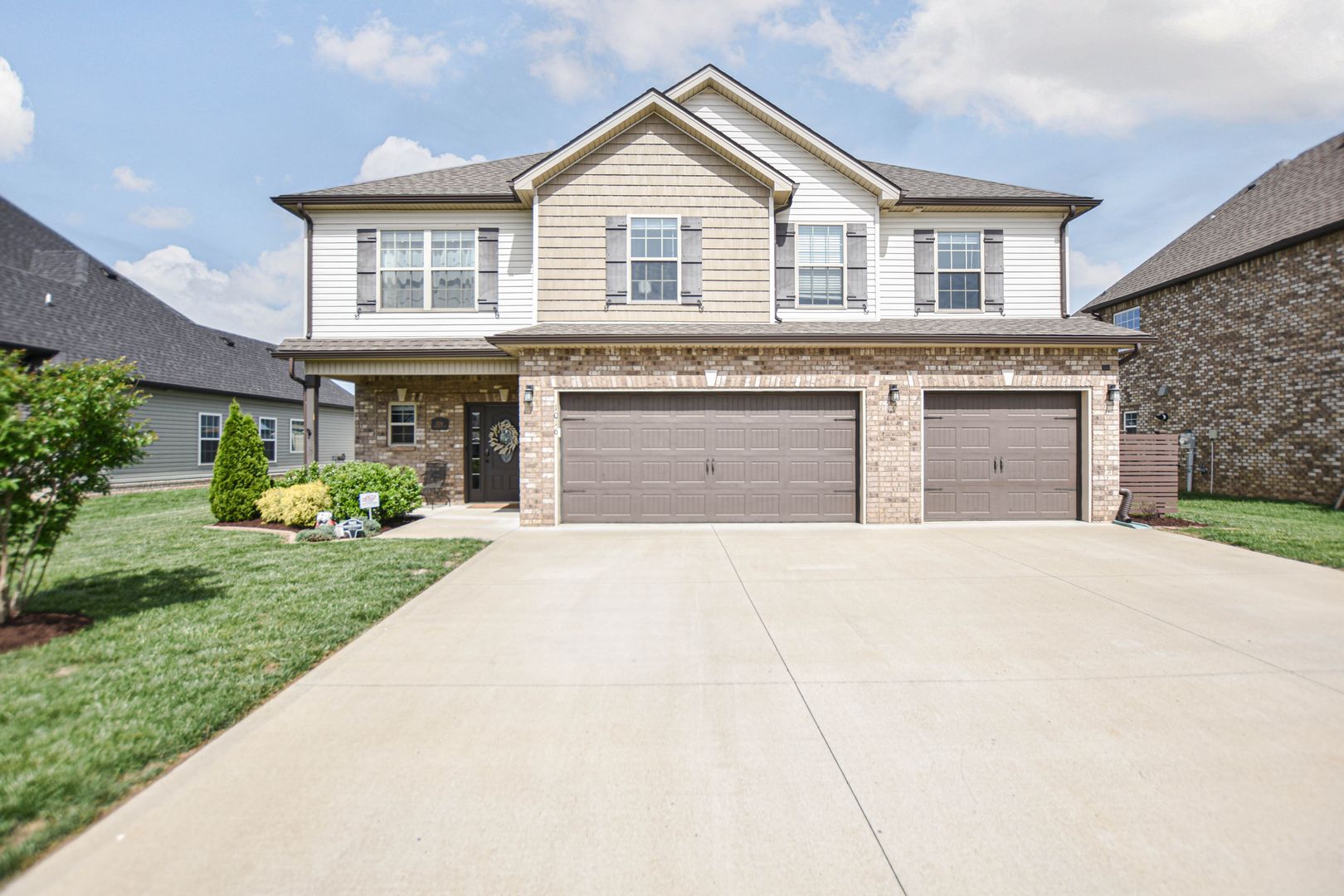 Clarksville House: 1016 Meadowview Ln