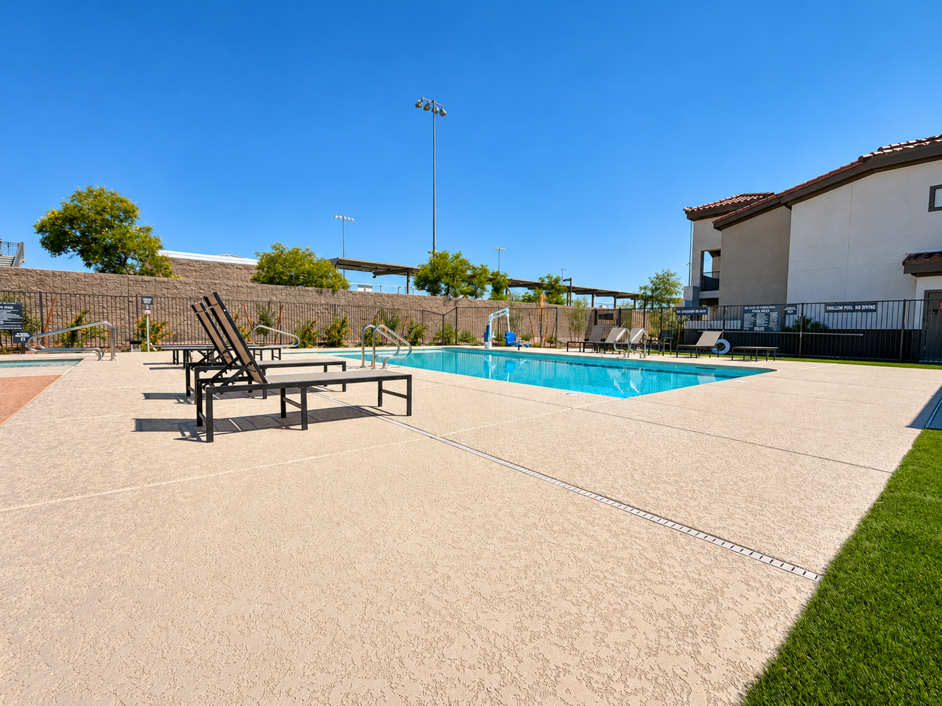 Pool at Crest at Skyline (1 of 8)
