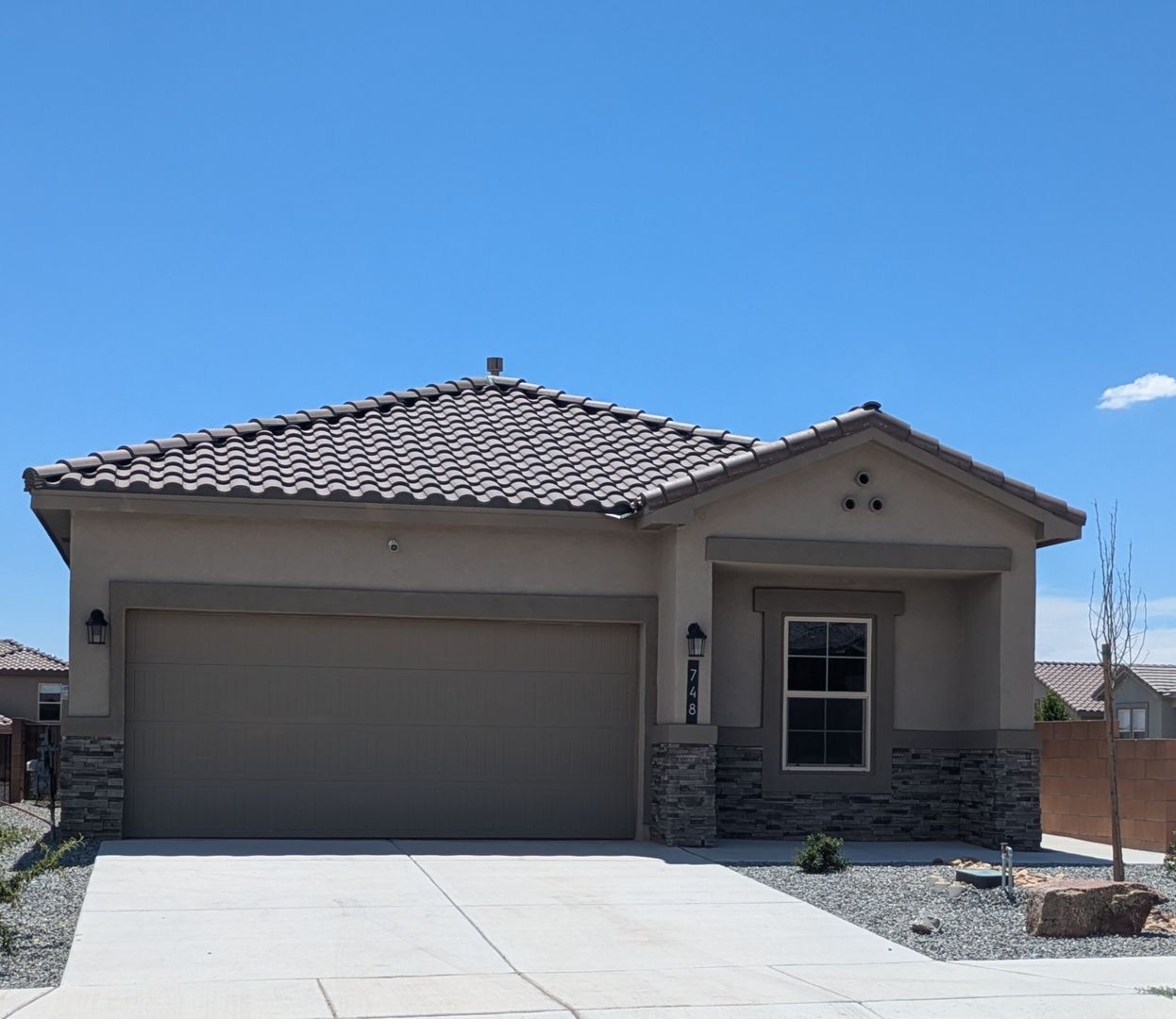 Rio Rancho House: 748 Amastista Loop SE